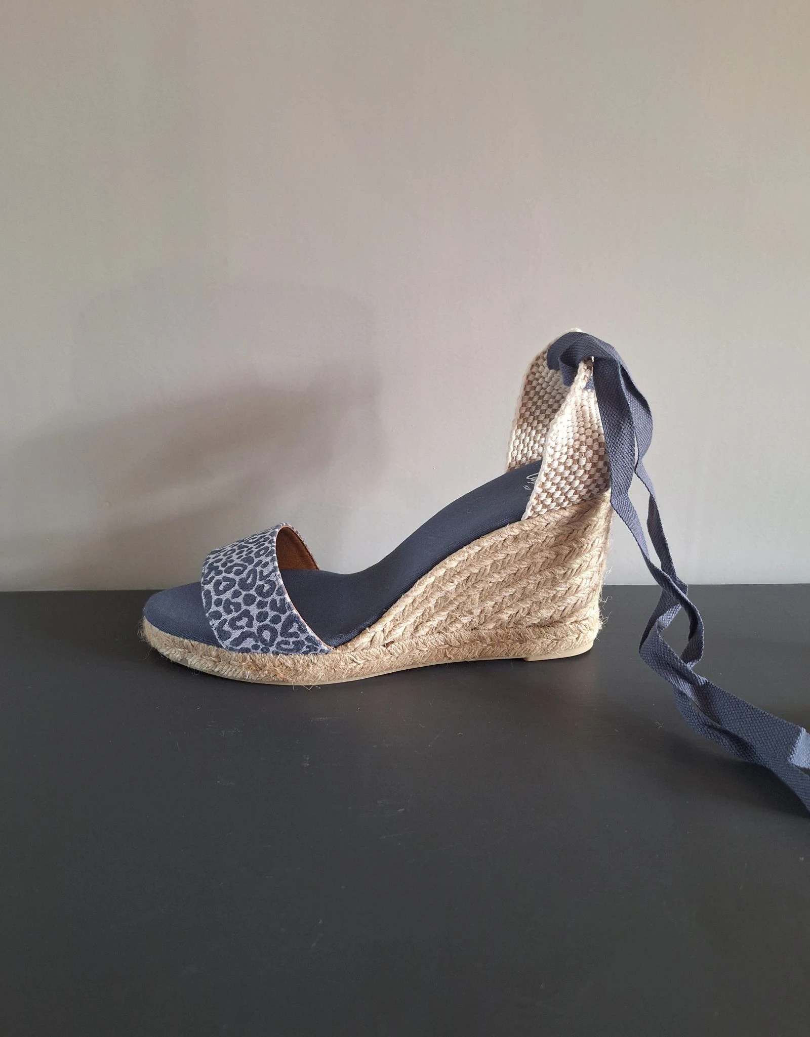Espadrilles à talon compensé avec imprimé panthère bleue Castañer taille 41 – photo 4